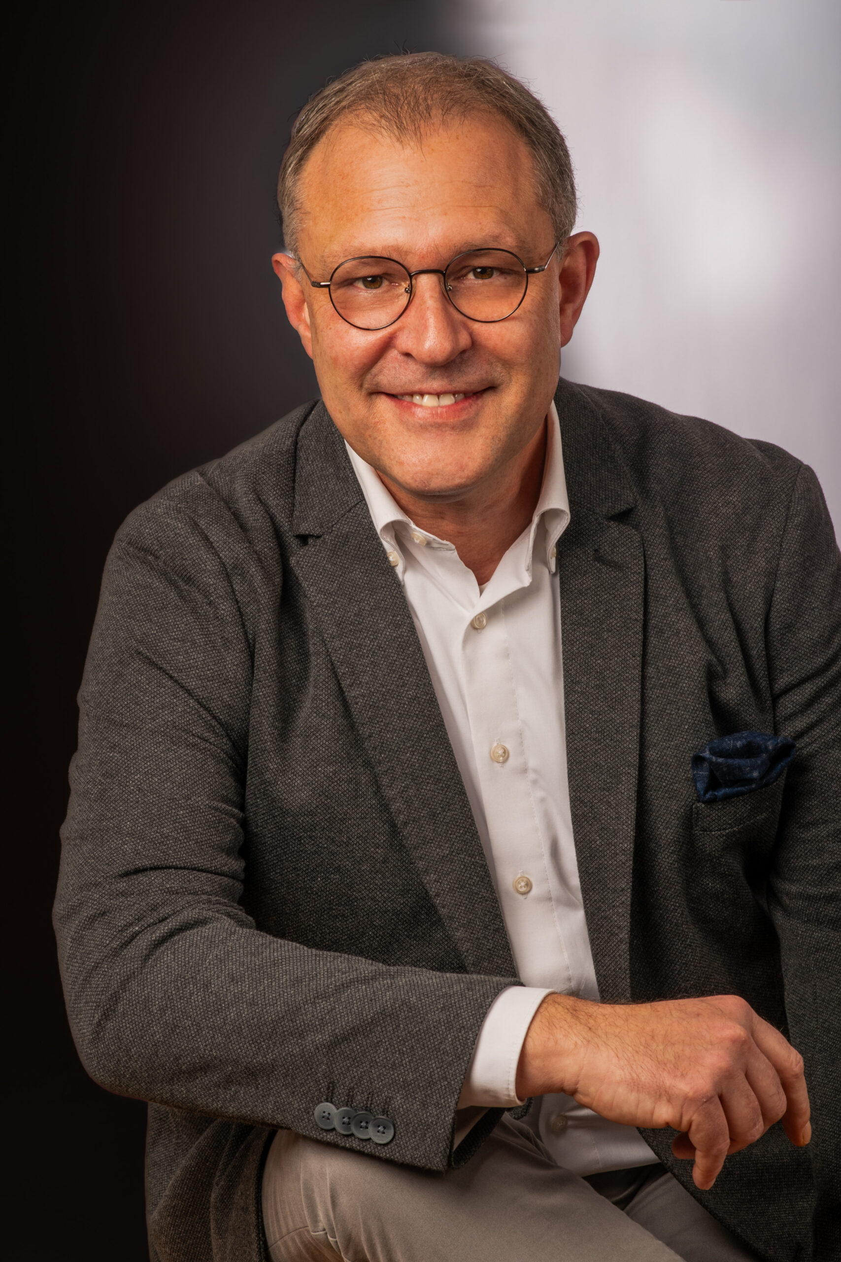 Hans-Georg-Gradl-Portrait-01-1